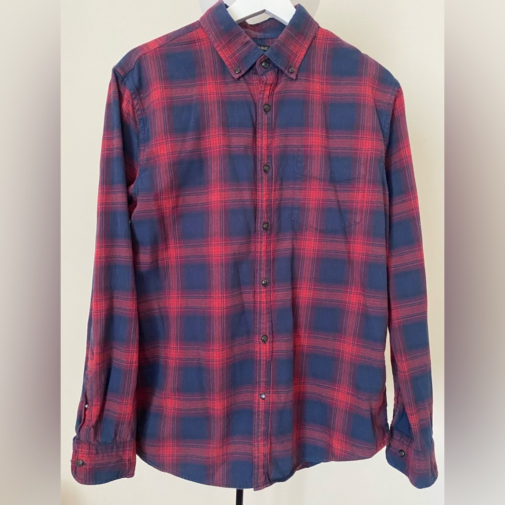 Banana Republic Men’s Red and Navy Lux Flannel Plaid Button-Down Shirt Size M
